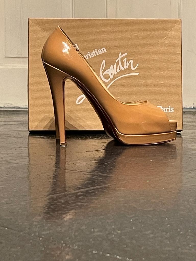 Christian Louboutin New Very Prive 120 Nude Patent Peep Toe Heels, UK – V &  G Luxe Boutique