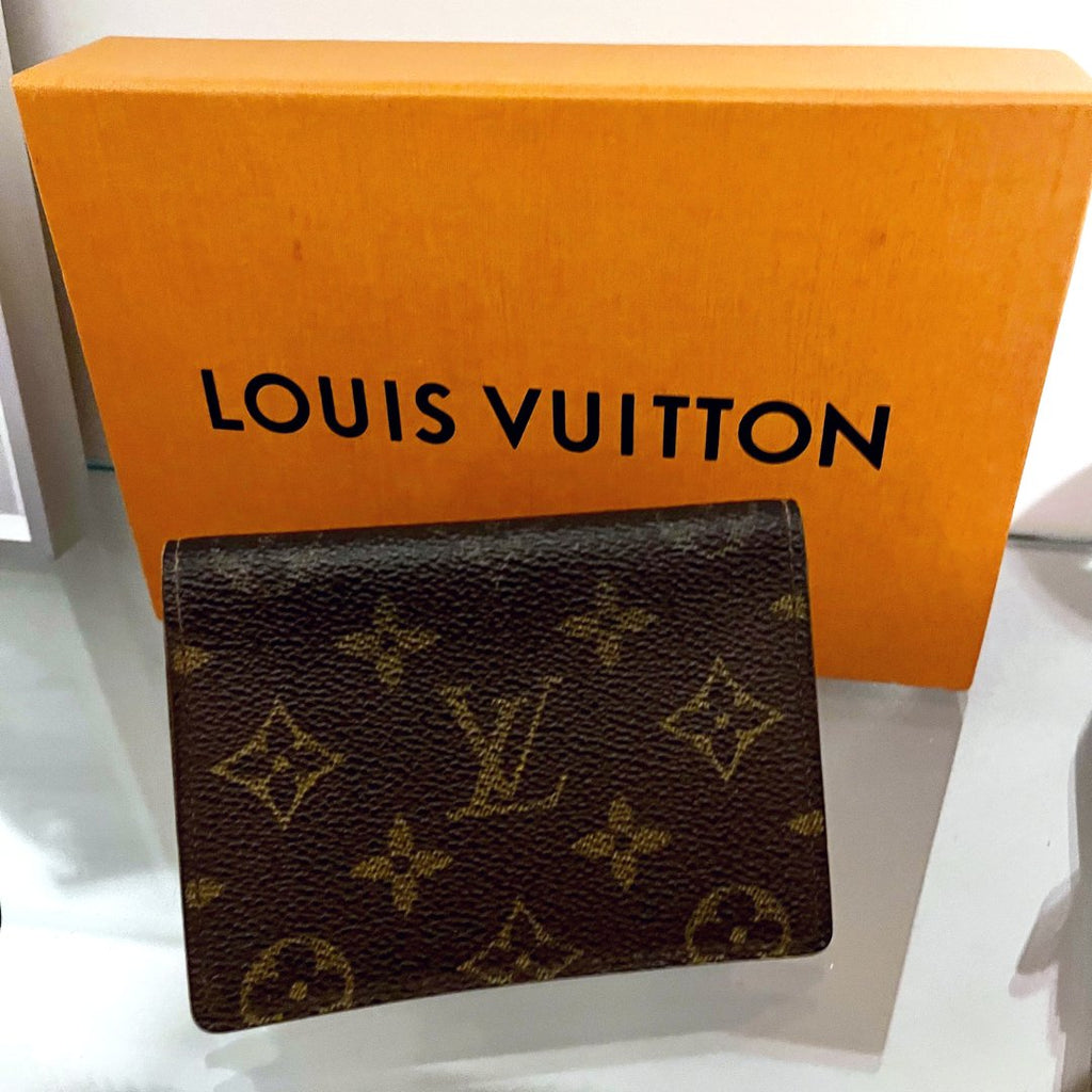 LOUIS VUITTON Envelope Business Card Holder Monogram. Size